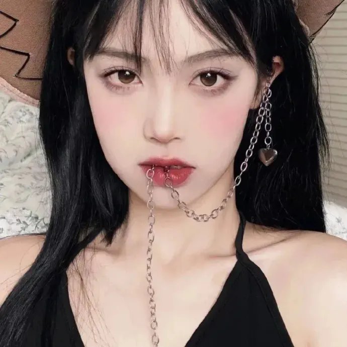 穿着旗袍的女孩